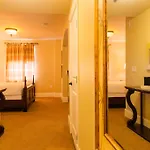 Grant Hall Hotel