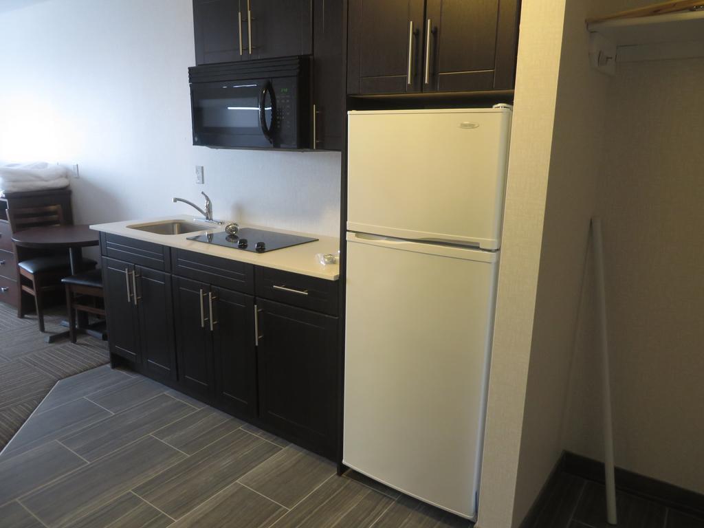 Hotel Ramada By Wyndham Moose Jaw