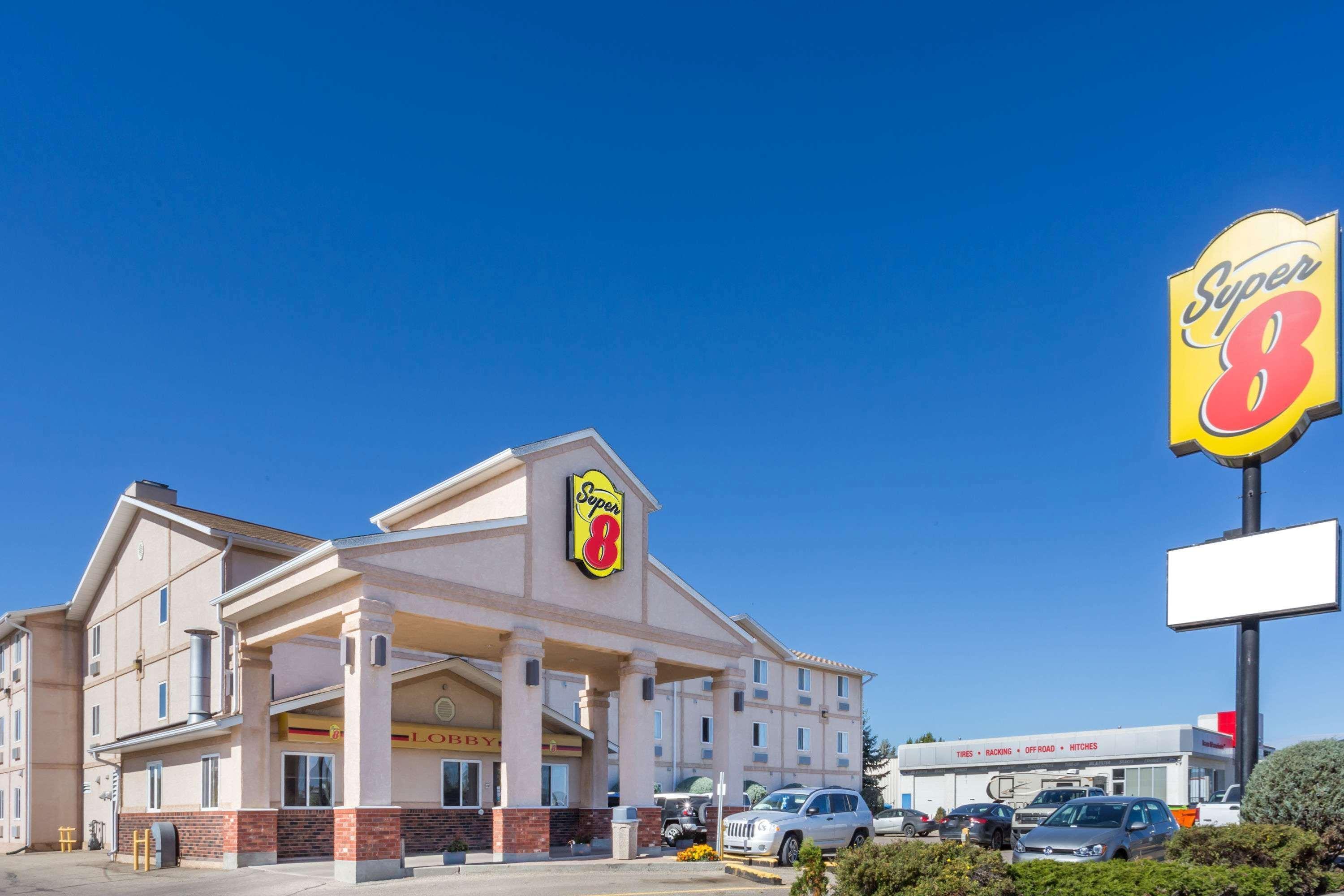 Super 8 By Wyndham Sk Hotel