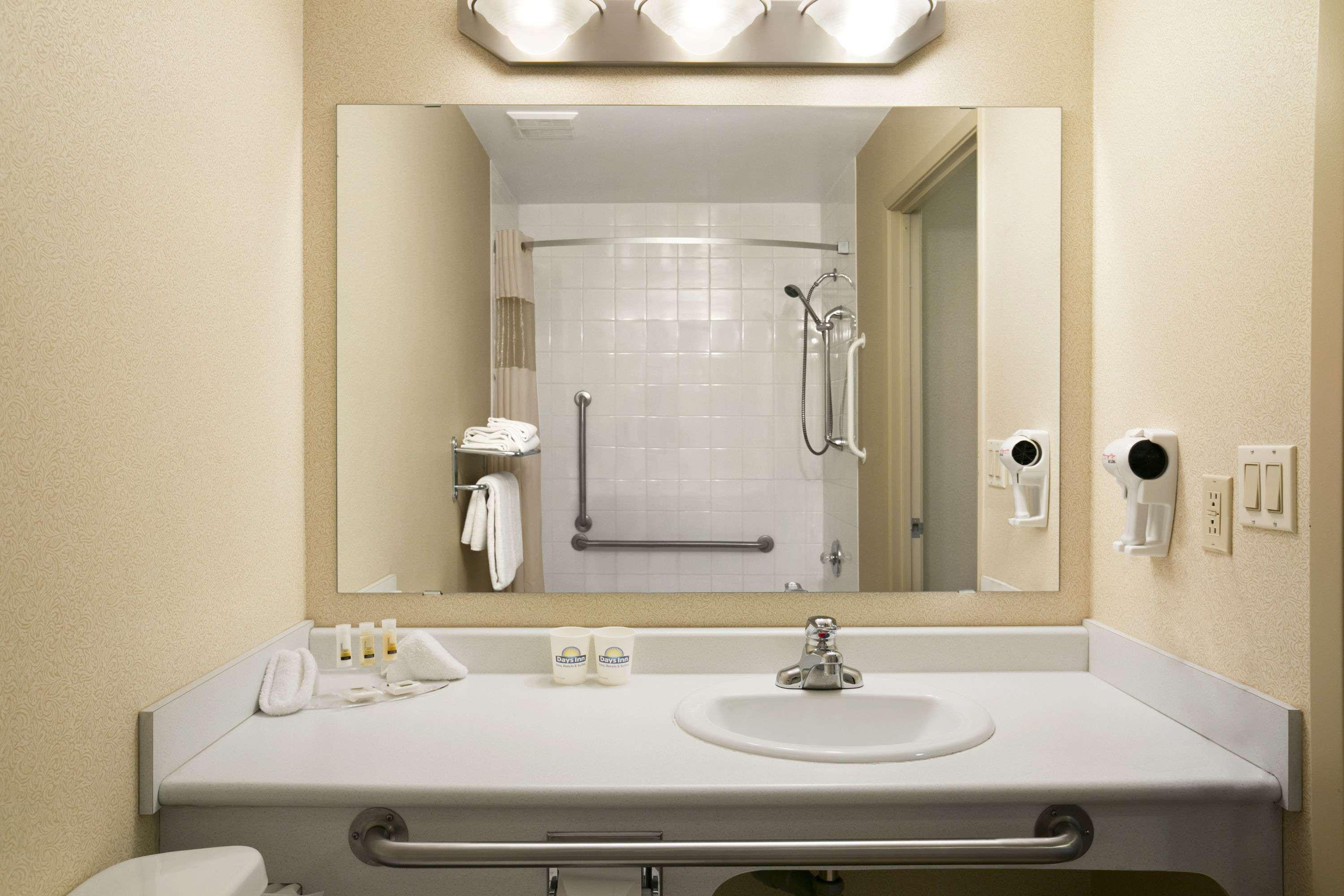 Hotel Days By Wyndham Moose Jaw