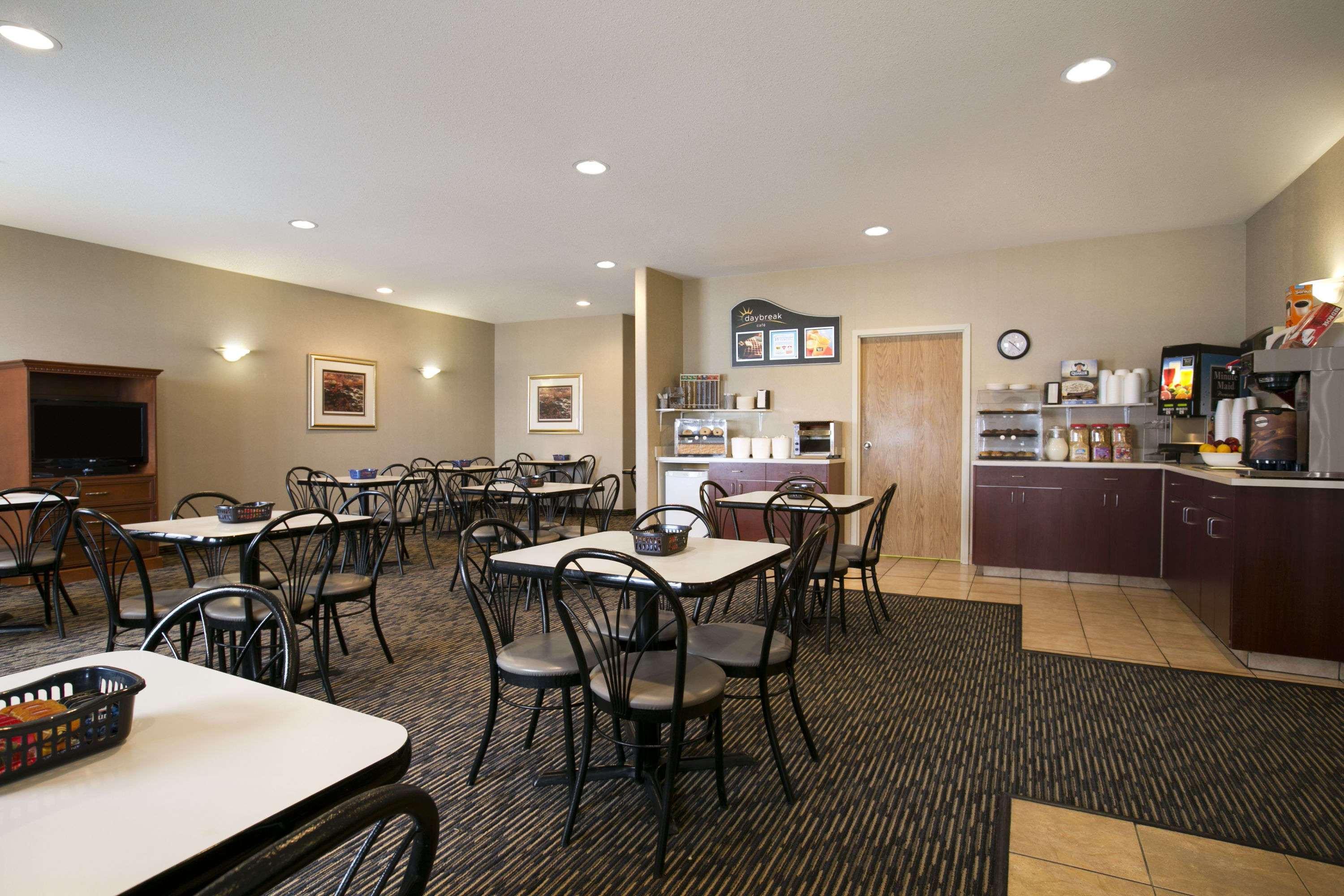 Days By Wyndham 2* Moose Jaw