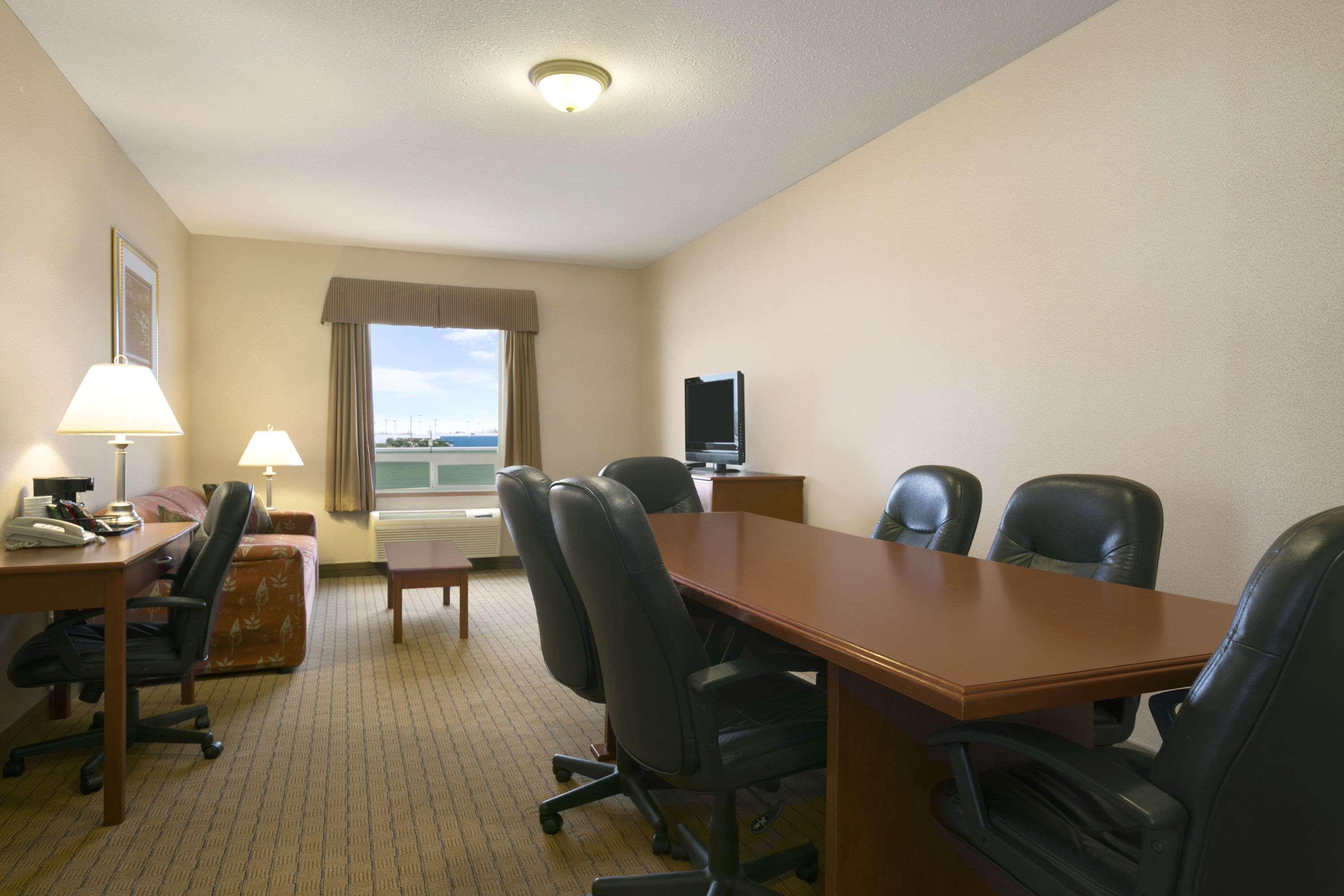 Days By Wyndham 2* Moose Jaw