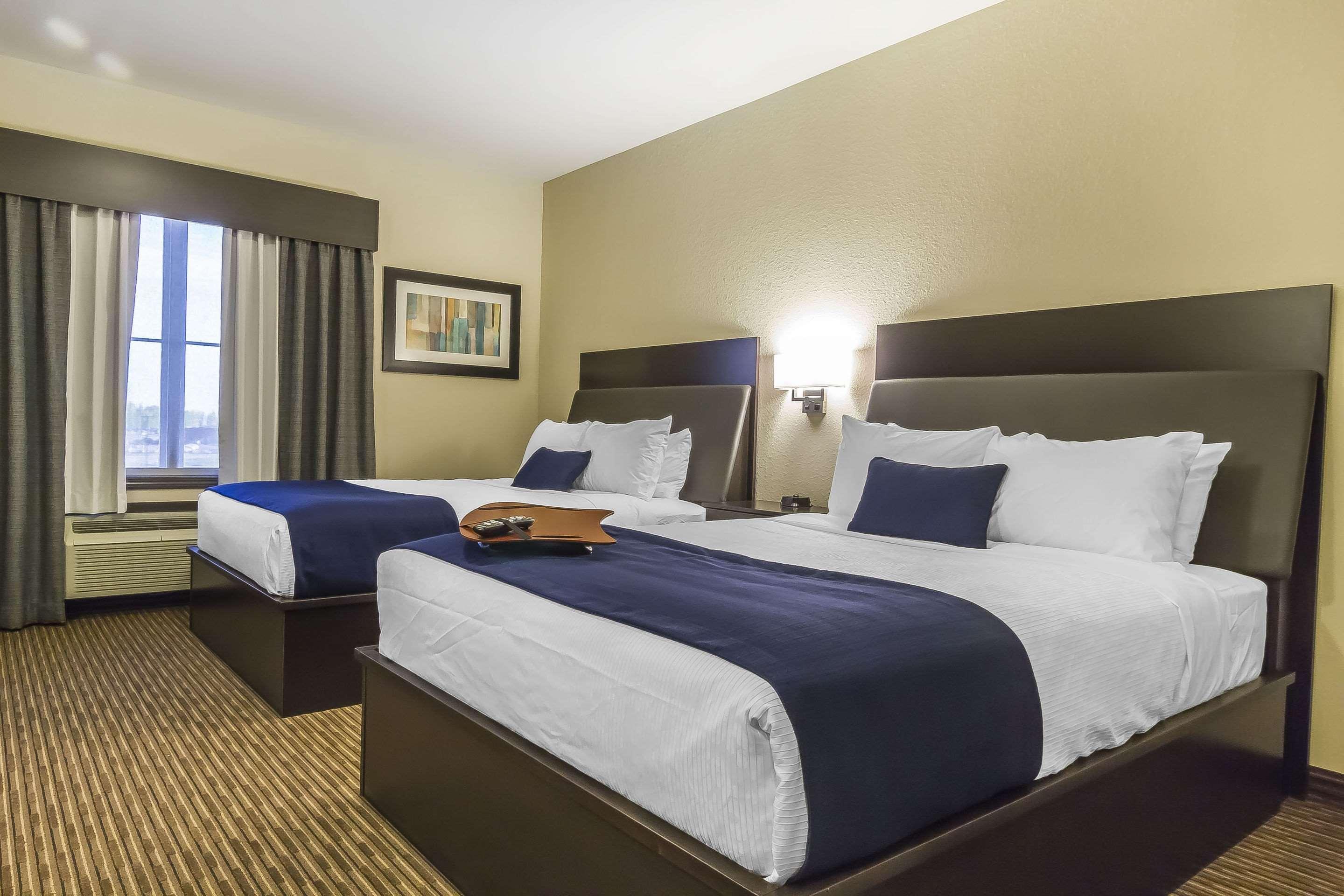 Quality & Hotel Moose Jaw