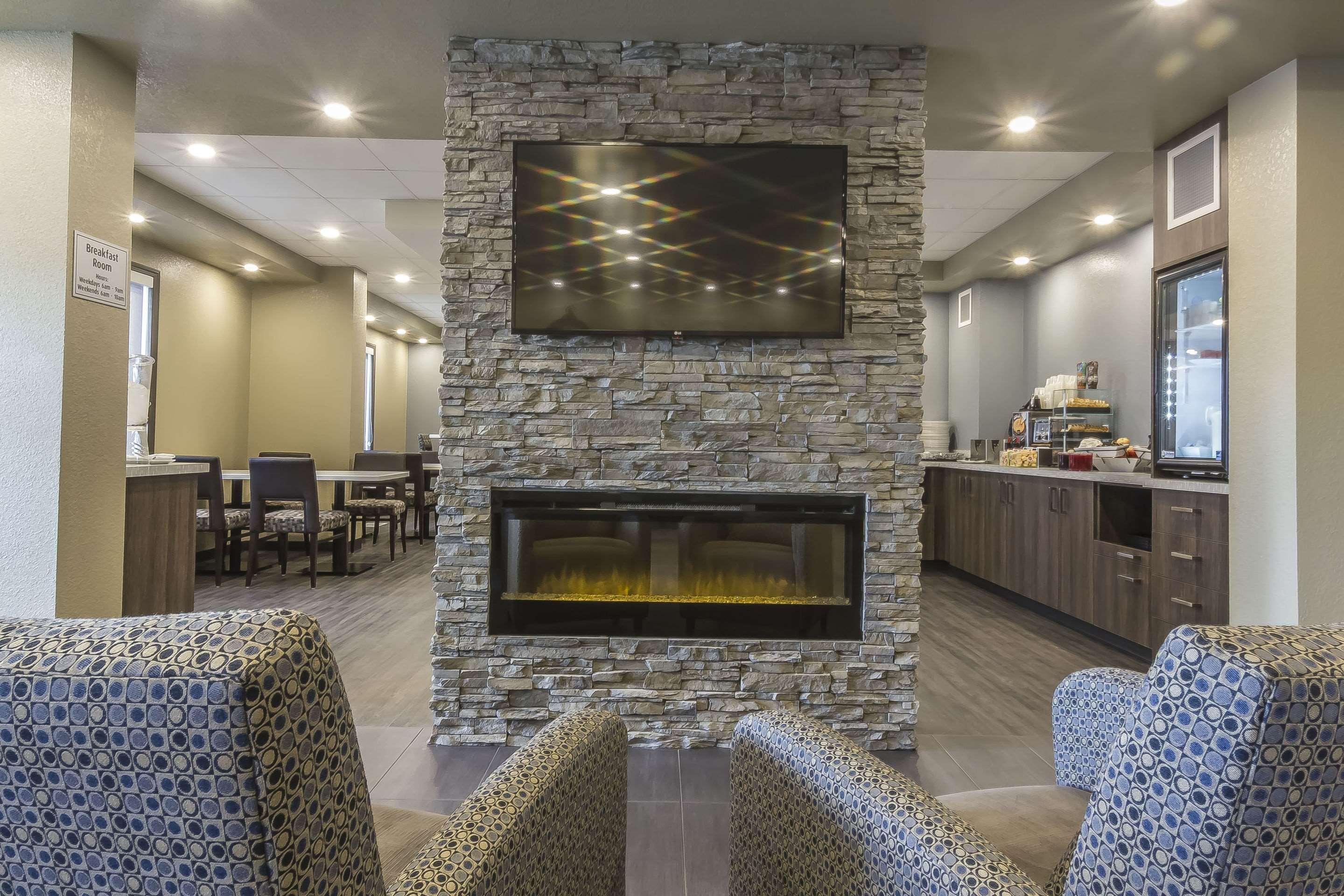 Hotel Quality & Moose Jaw