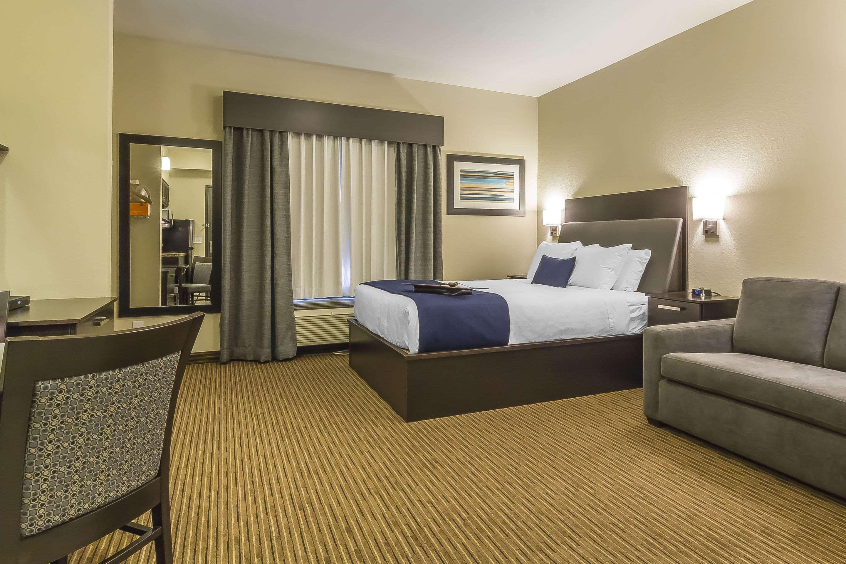 Hotel Quality & Moose Jaw