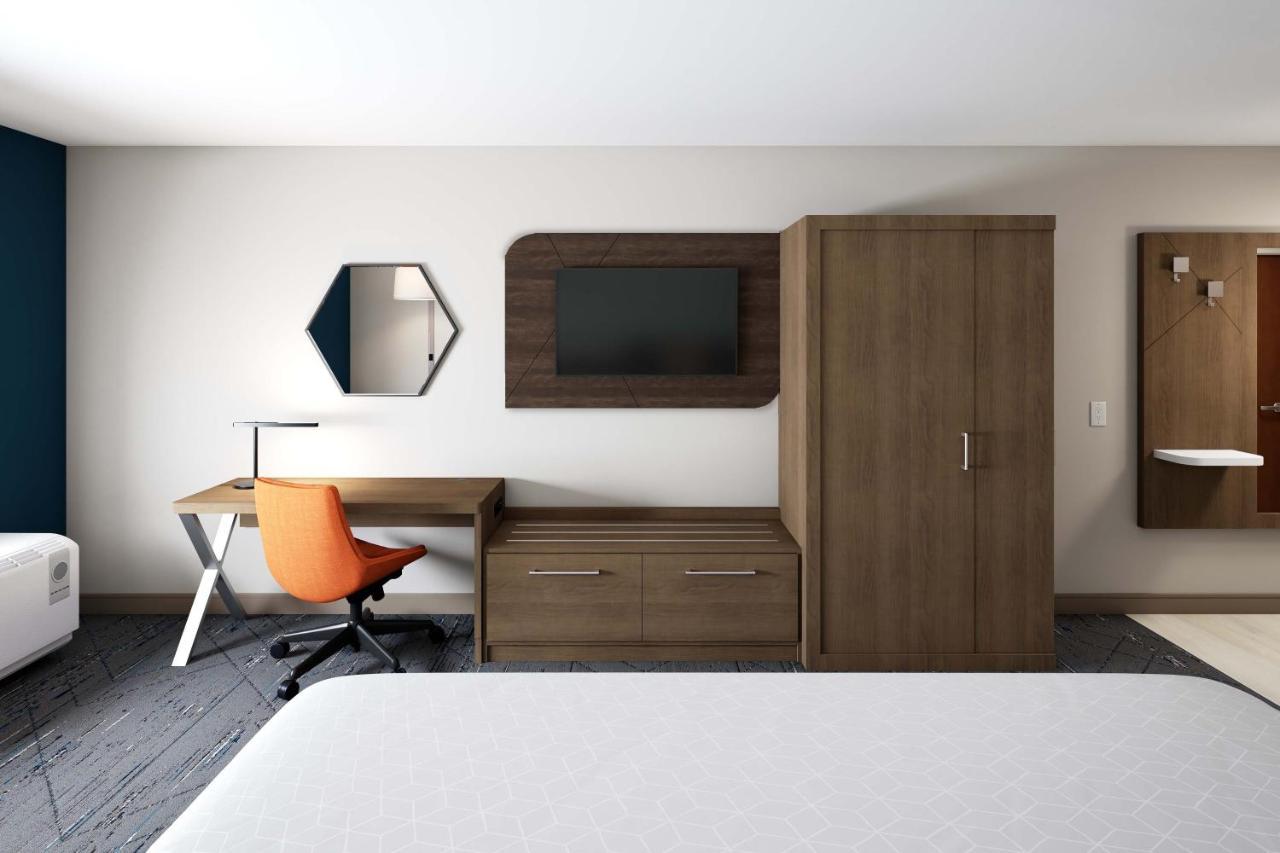 Express & - By Ihg Hotel Moose Jaw