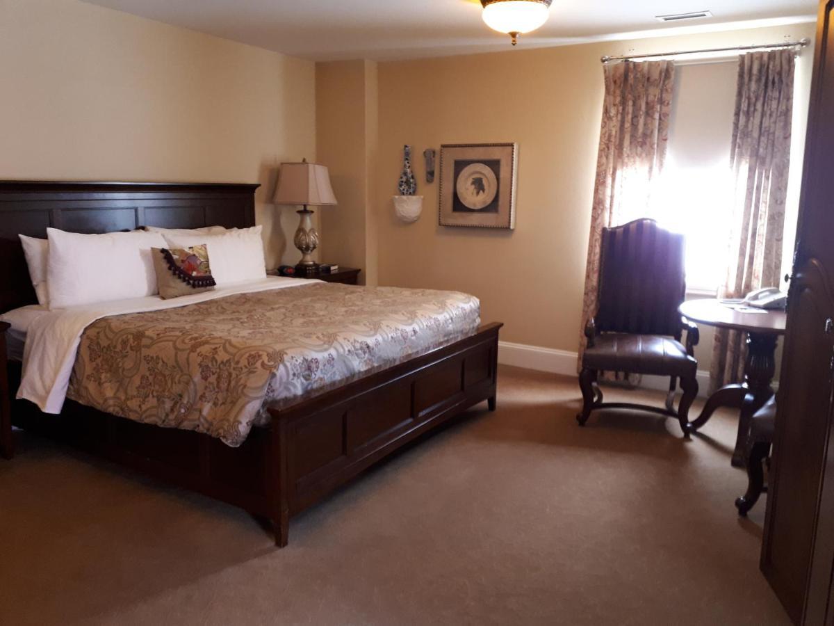 Grant Hall Hotel