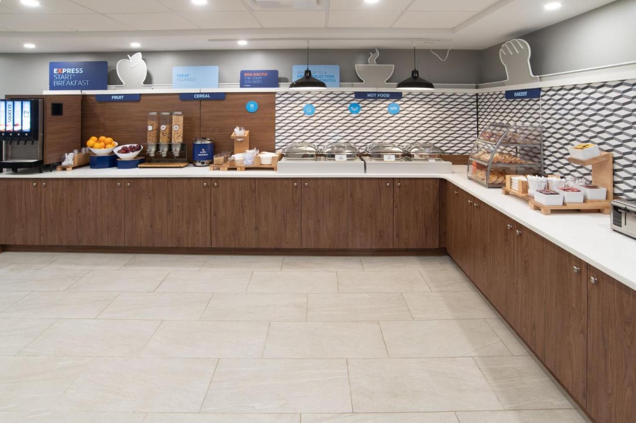 Express & - By Ihg 3* Moose Jaw