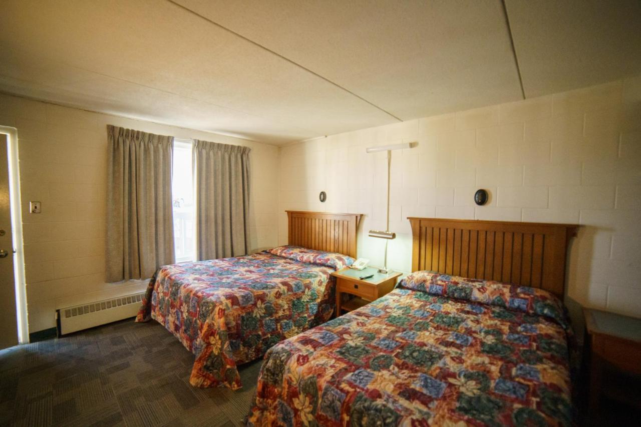 Capone's Hideaway 2* Moose Jaw
