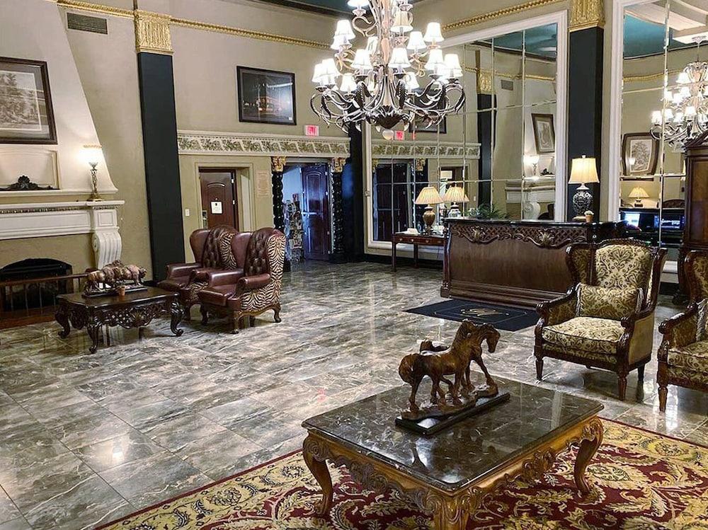 Grant Hall 3* Moose Jaw