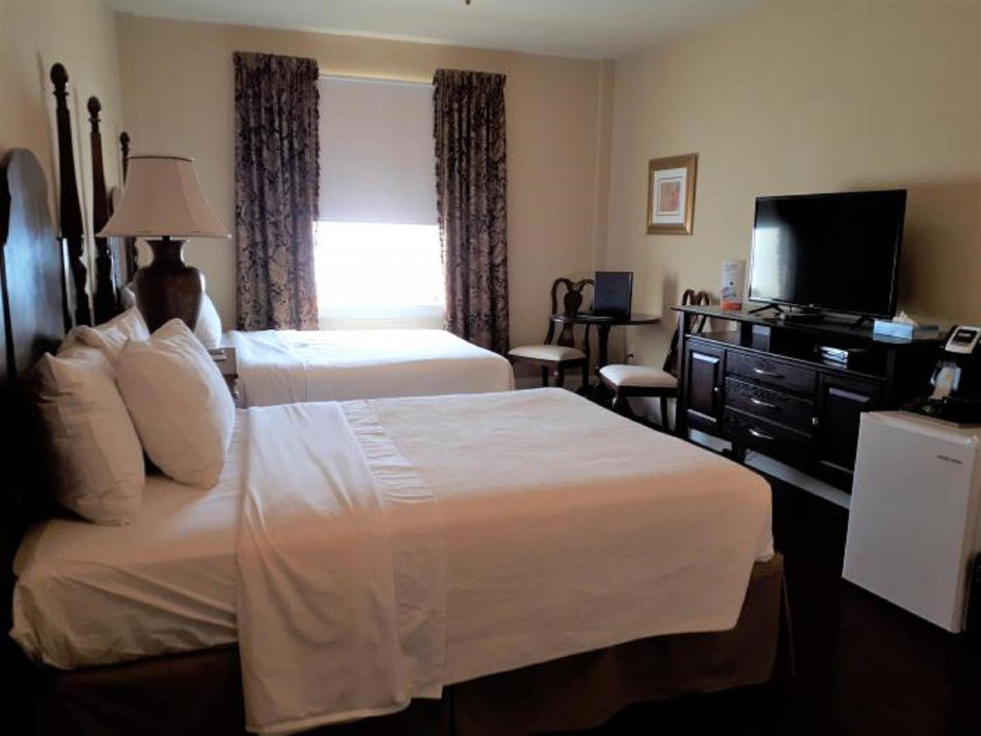 Grant Hall 3*