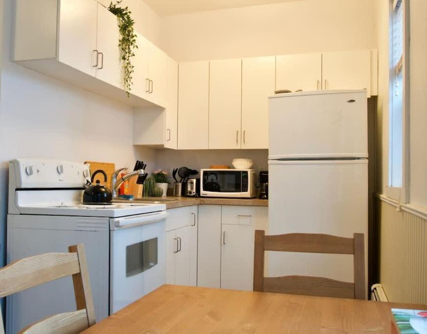 Cozy Perfect For Business Travelers Downtown Moose Jaw