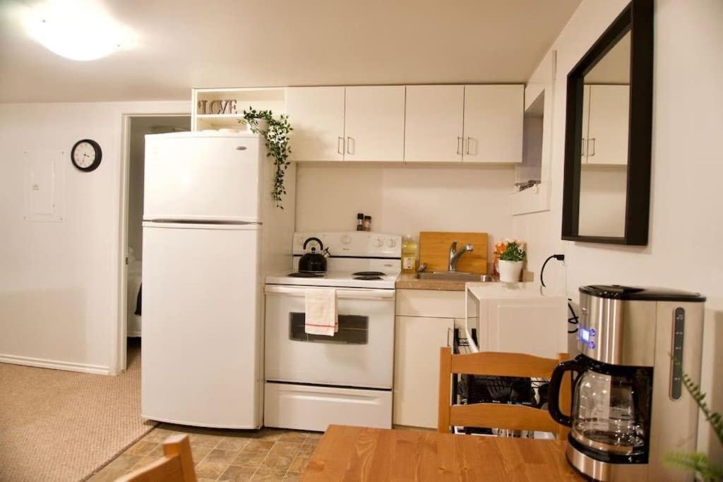 Apartment New Gorgeous Space In Coffee Parking 4k Smart Tv Moose Jaw