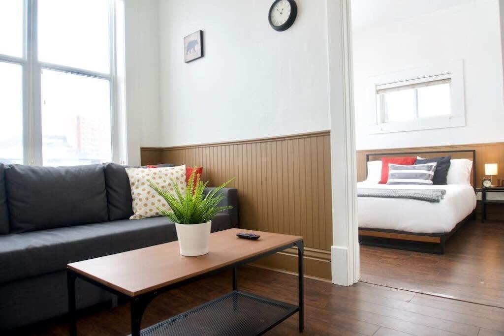 Spacious In - Large 2 Bedroom Parking Coffee Apartment *