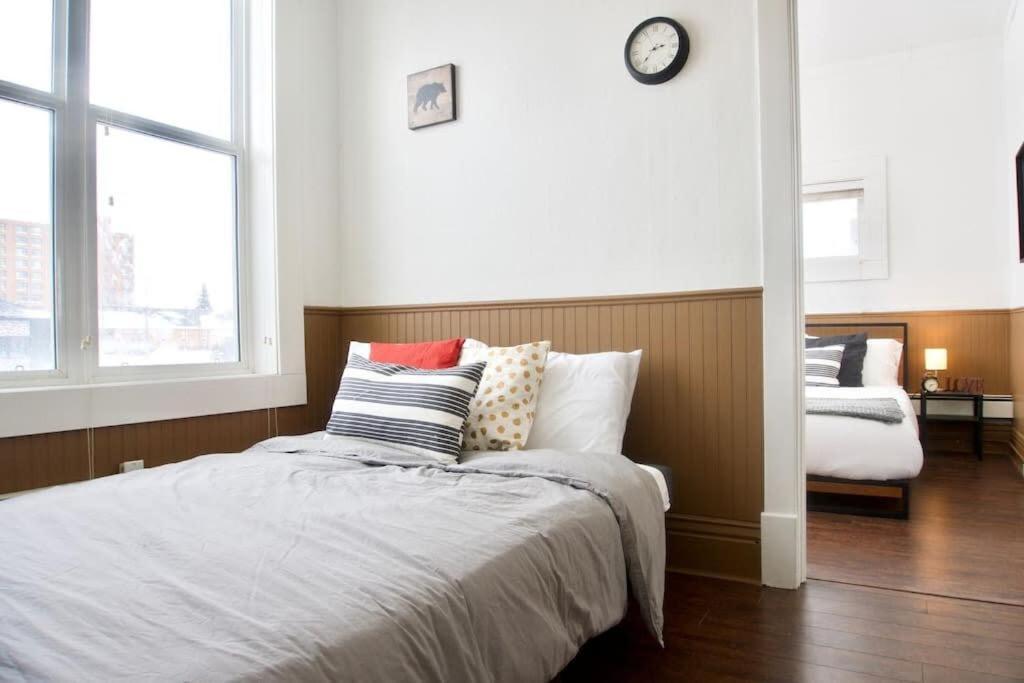 Spacious In - Large 2 Bedroom Parking Coffee Apartment Moose Jaw