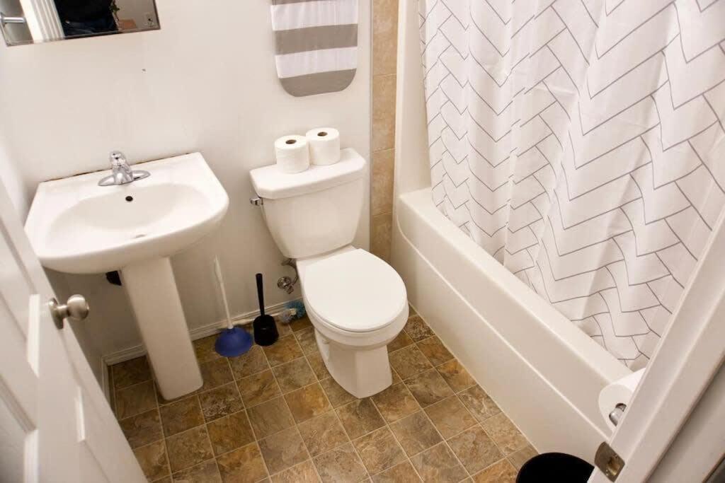 Cozy Downtown Parking Coffee Location Apartment *