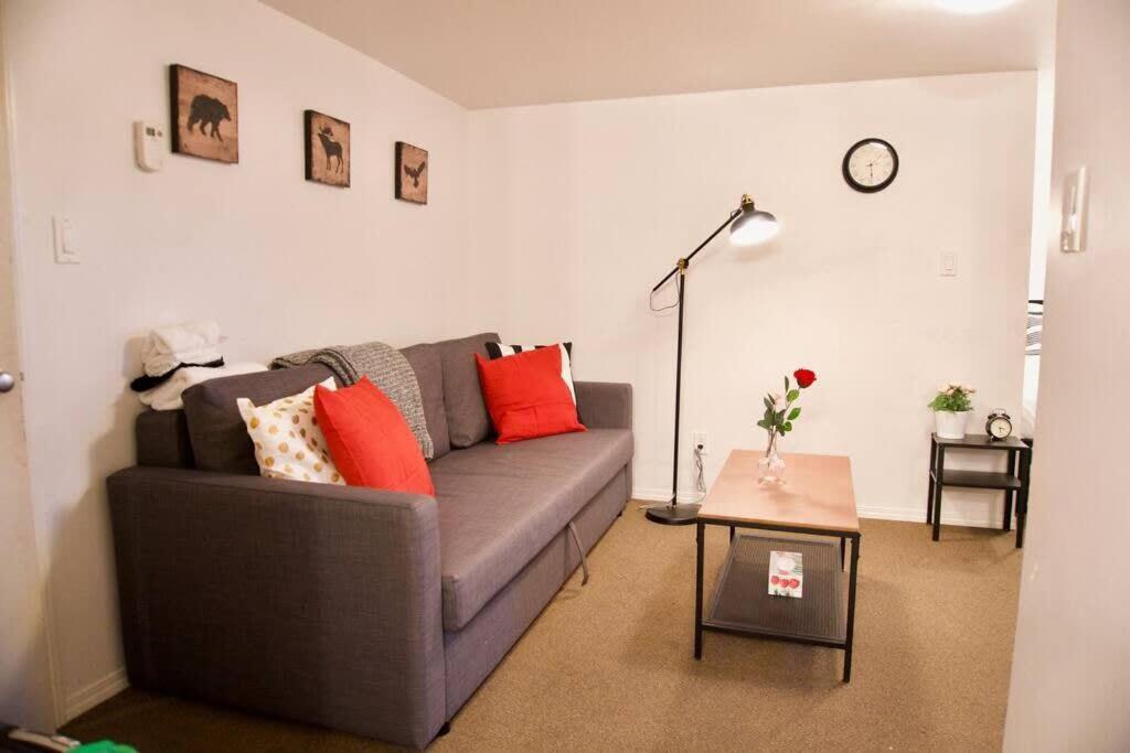 Apartment Cozy Downtown Parking Coffee Location Moose Jaw