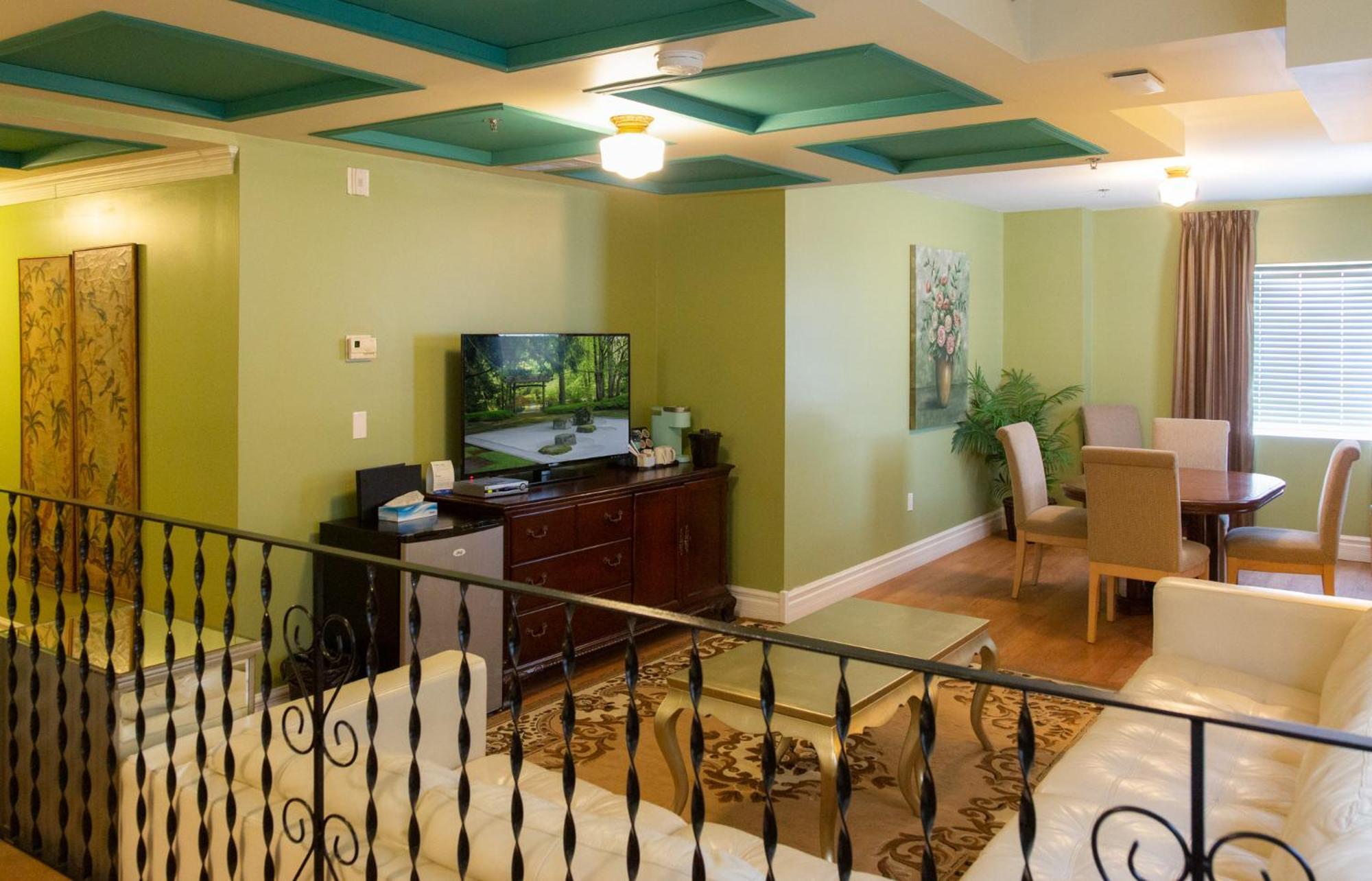 Grant Hall Hotel 3*