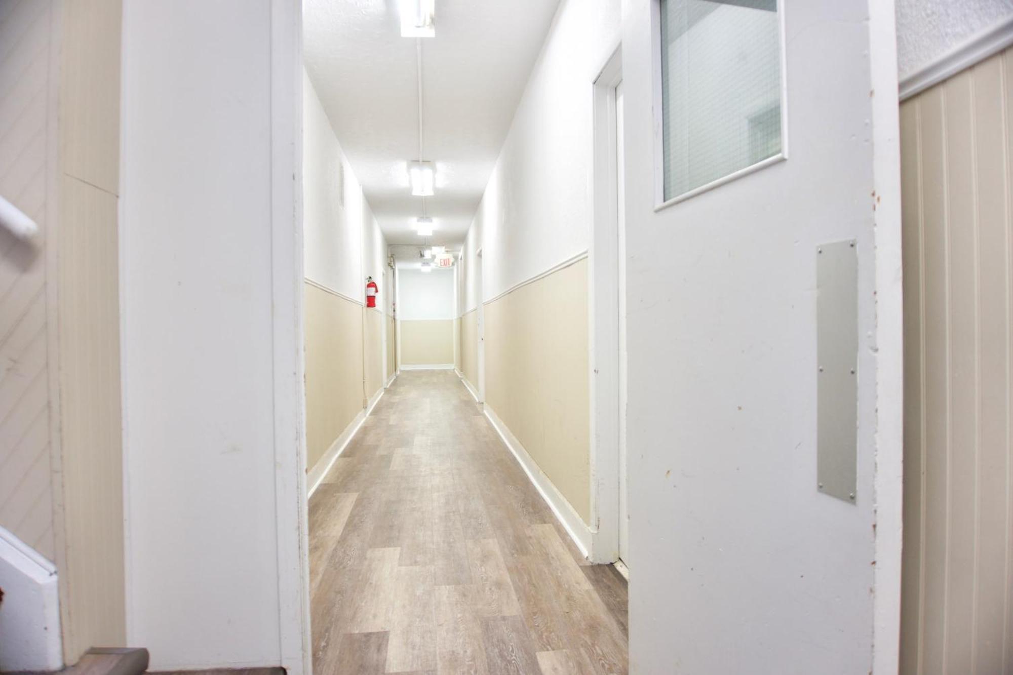 New Stunning Large Gorgeous Space Downtown Parking Coffee * Moose Jaw