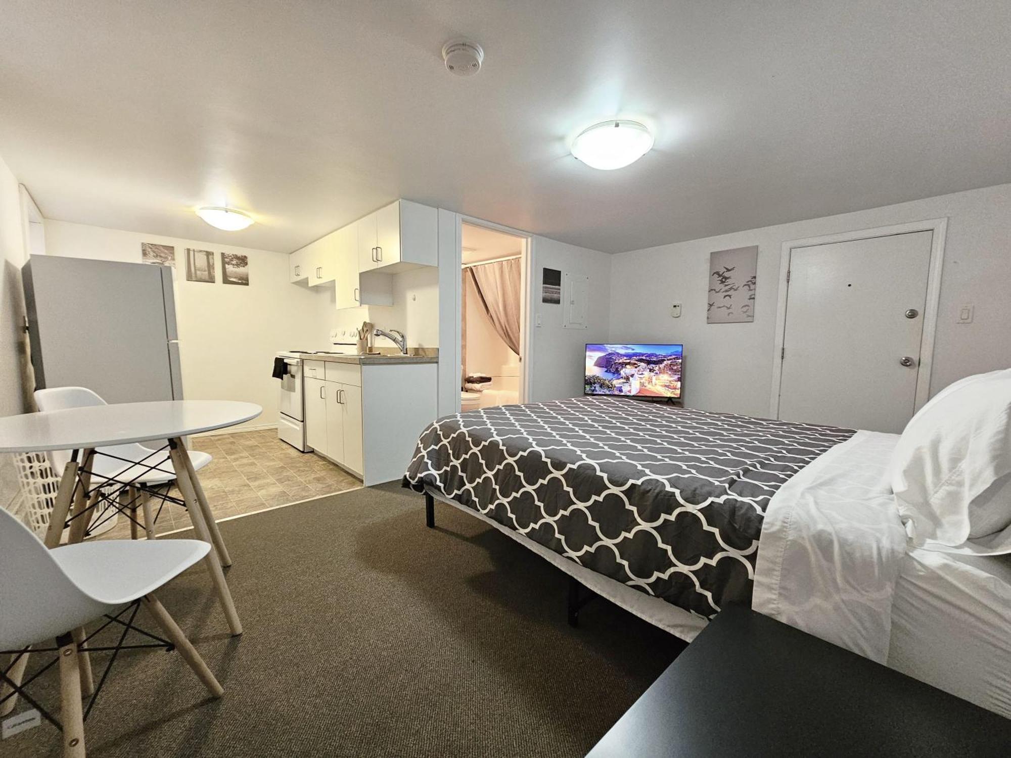 Modern 1br At Downtown Apartment Moose Jaw