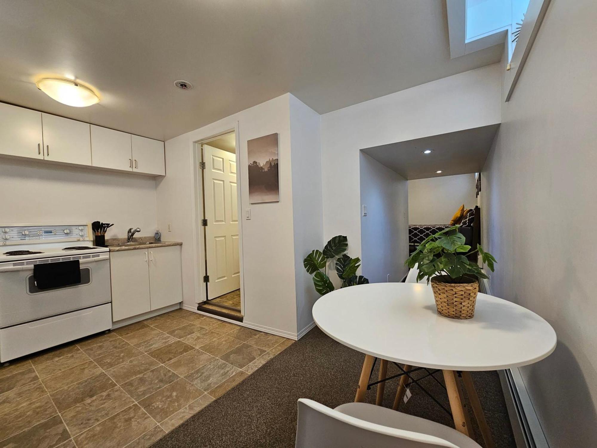 Apartment The Mj Tunnel Renovated Wifi Parking Moose Jaw