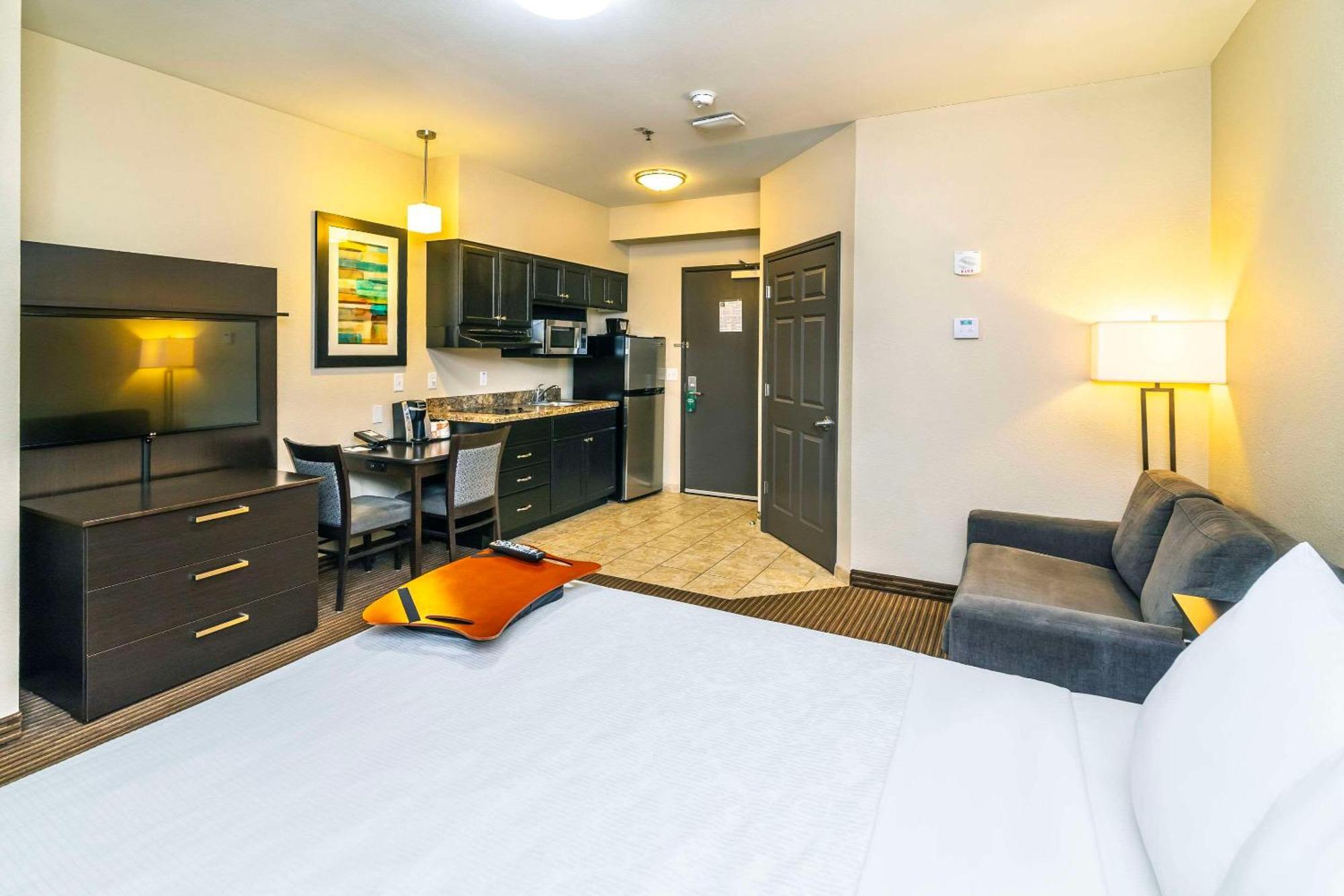 Hotel Quality & Moose Jaw