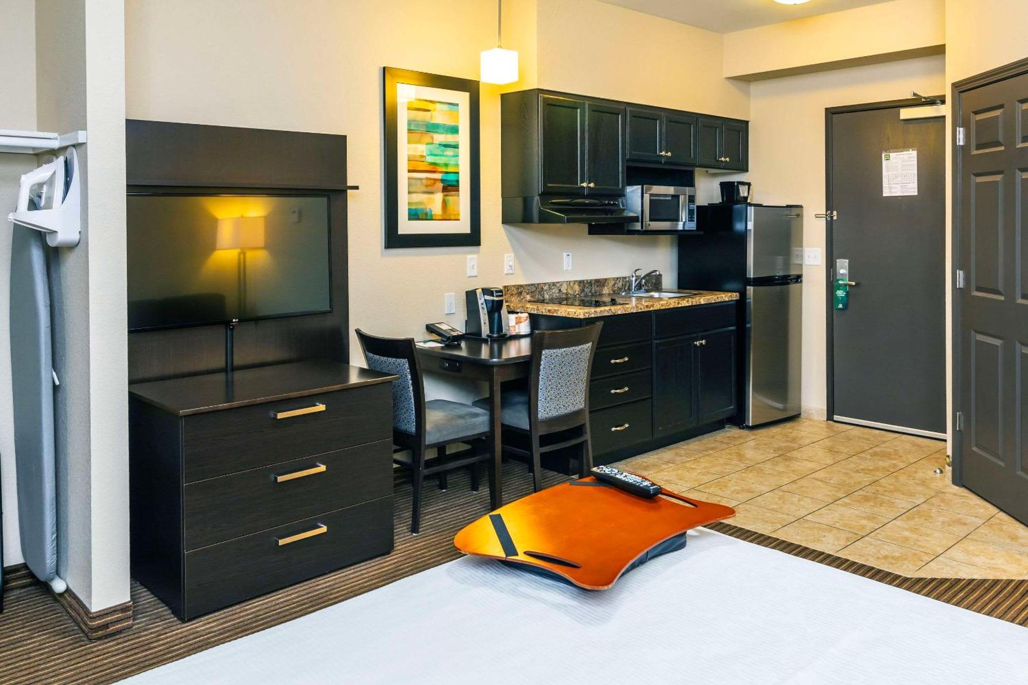 Hotel Quality & Moose Jaw