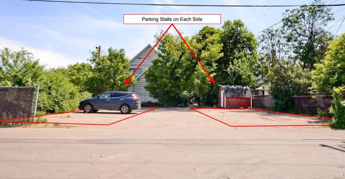 Large 1-bedroom L Downtown L Wifi & Smart Tv Apartment Moose Jaw
