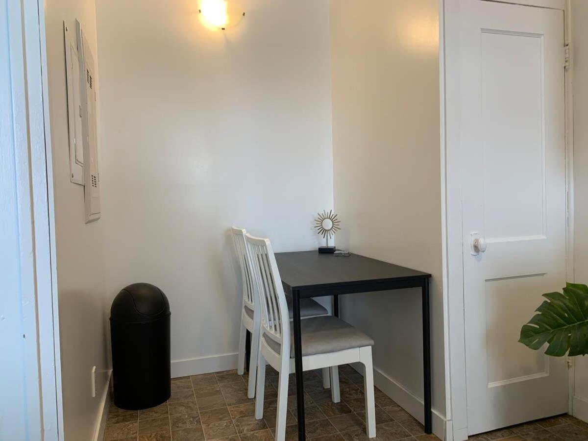 Large 1-bedroom L Downtown L Wifi & Smart Tv Apartment *