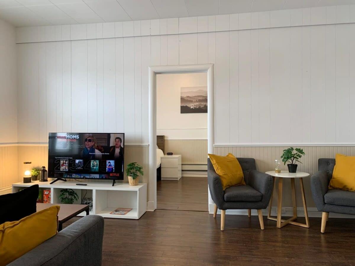 Large 1-bedroom L Downtown L Wifi & Smart Tv Apartment Moose Jaw