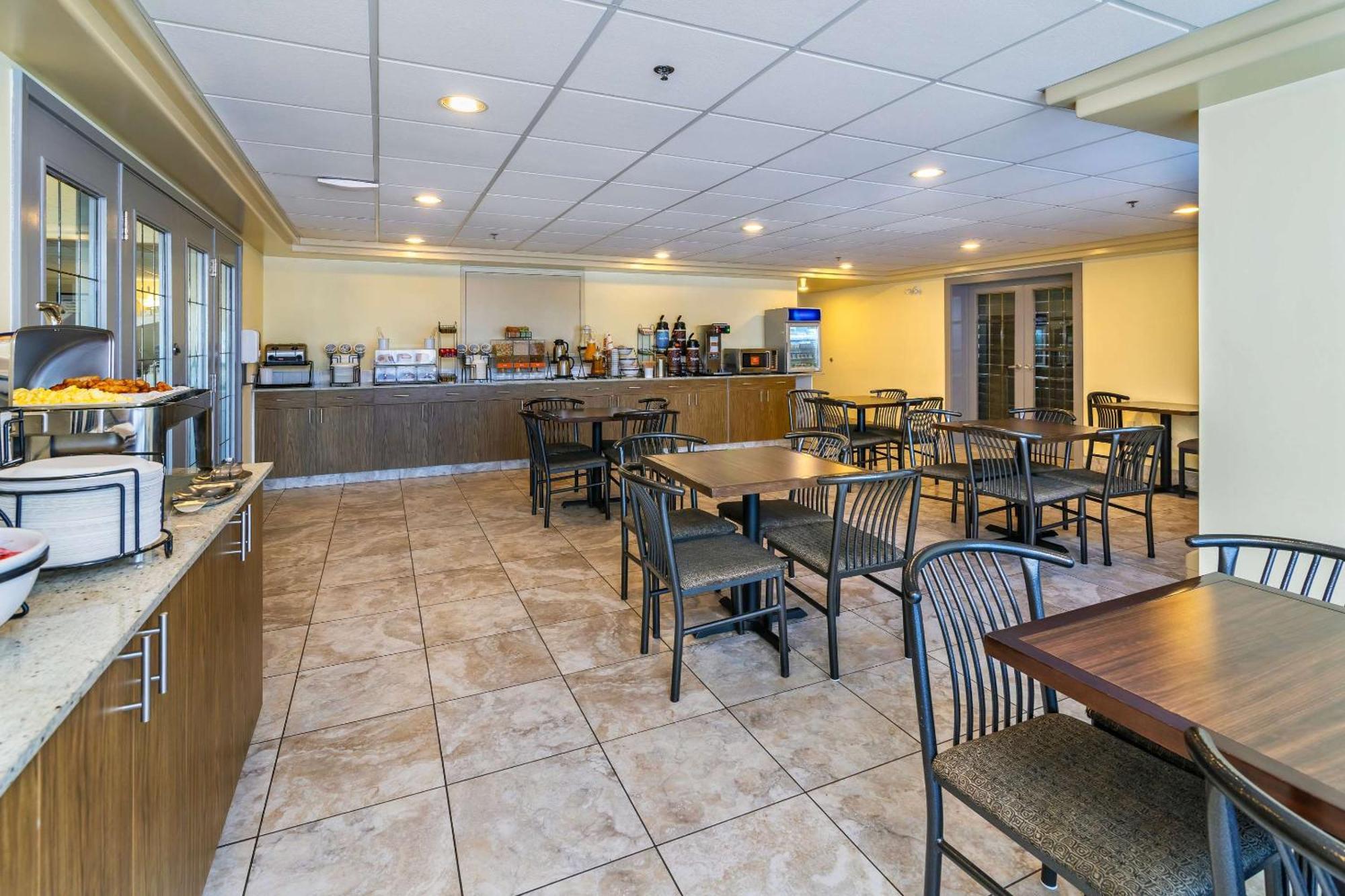 Hotel Comfort & Moose Jaw