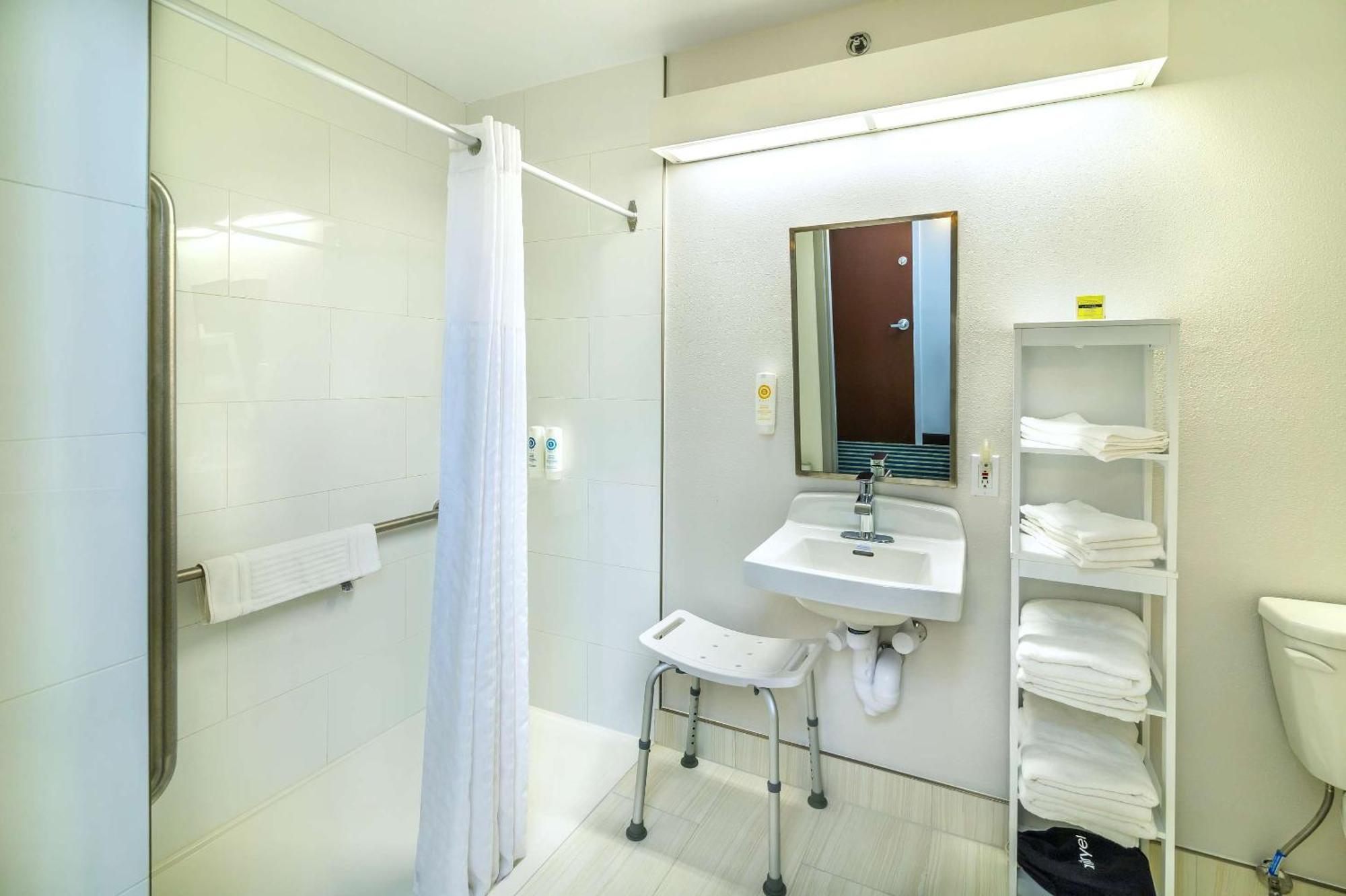 Hotel Comfort & Moose Jaw