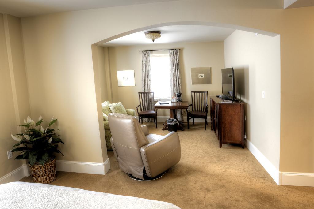 Grant Hall Hotel 3*