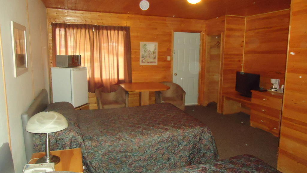 Motel Dreamland
