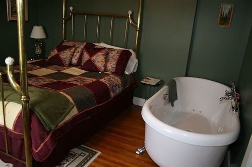 Wakamow Heights 3* Moose Jaw