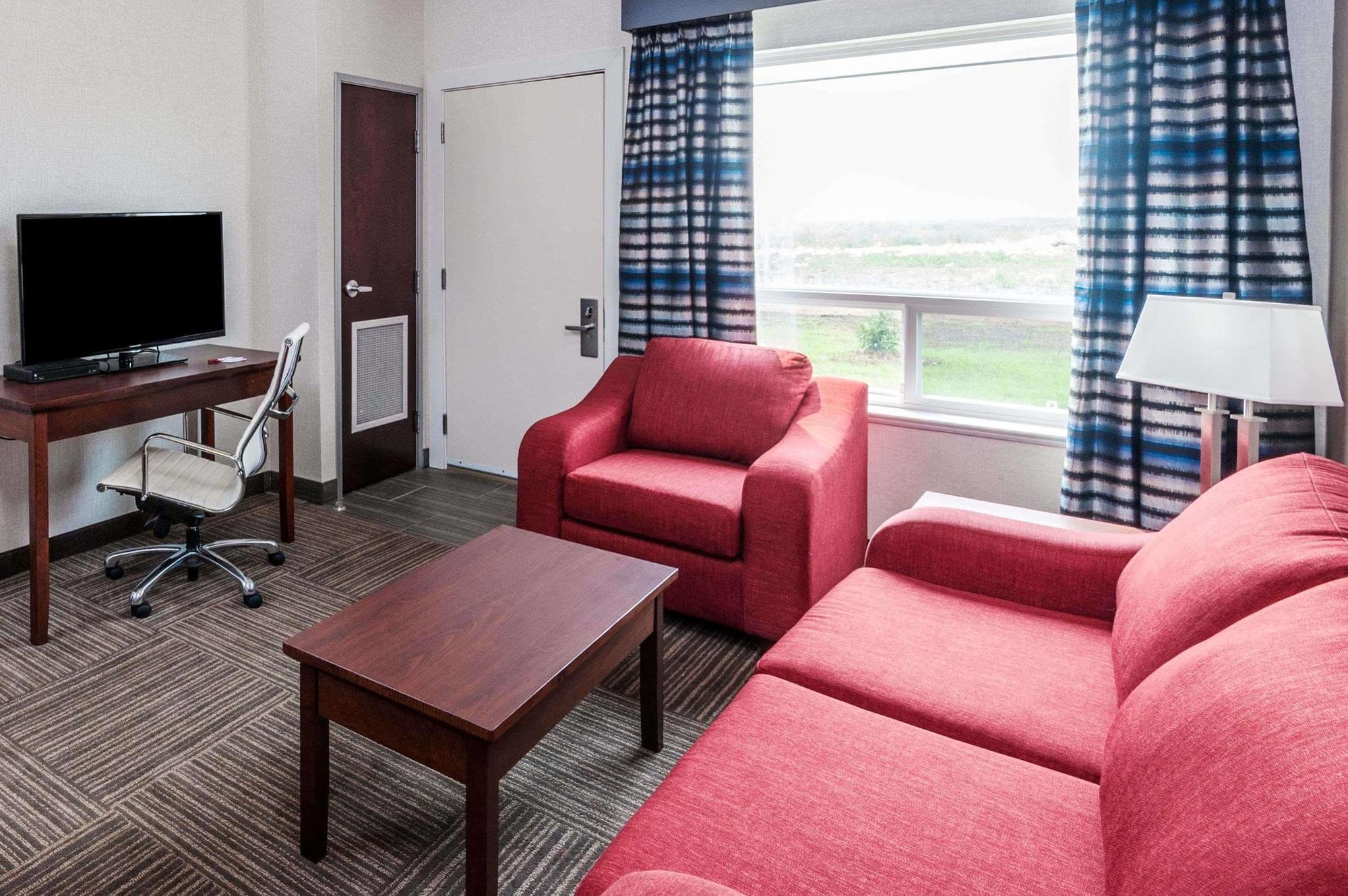 Hotel Ramada By Wyndham Moose Jaw