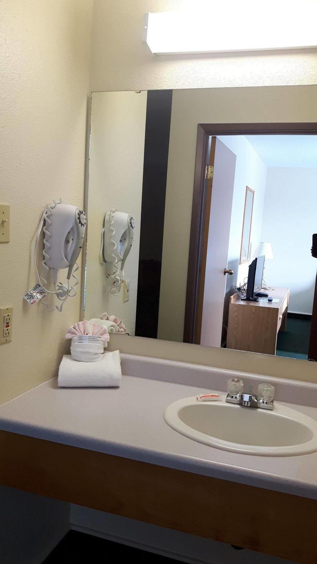 Super 8 By Wyndham Sk Hotel 2*