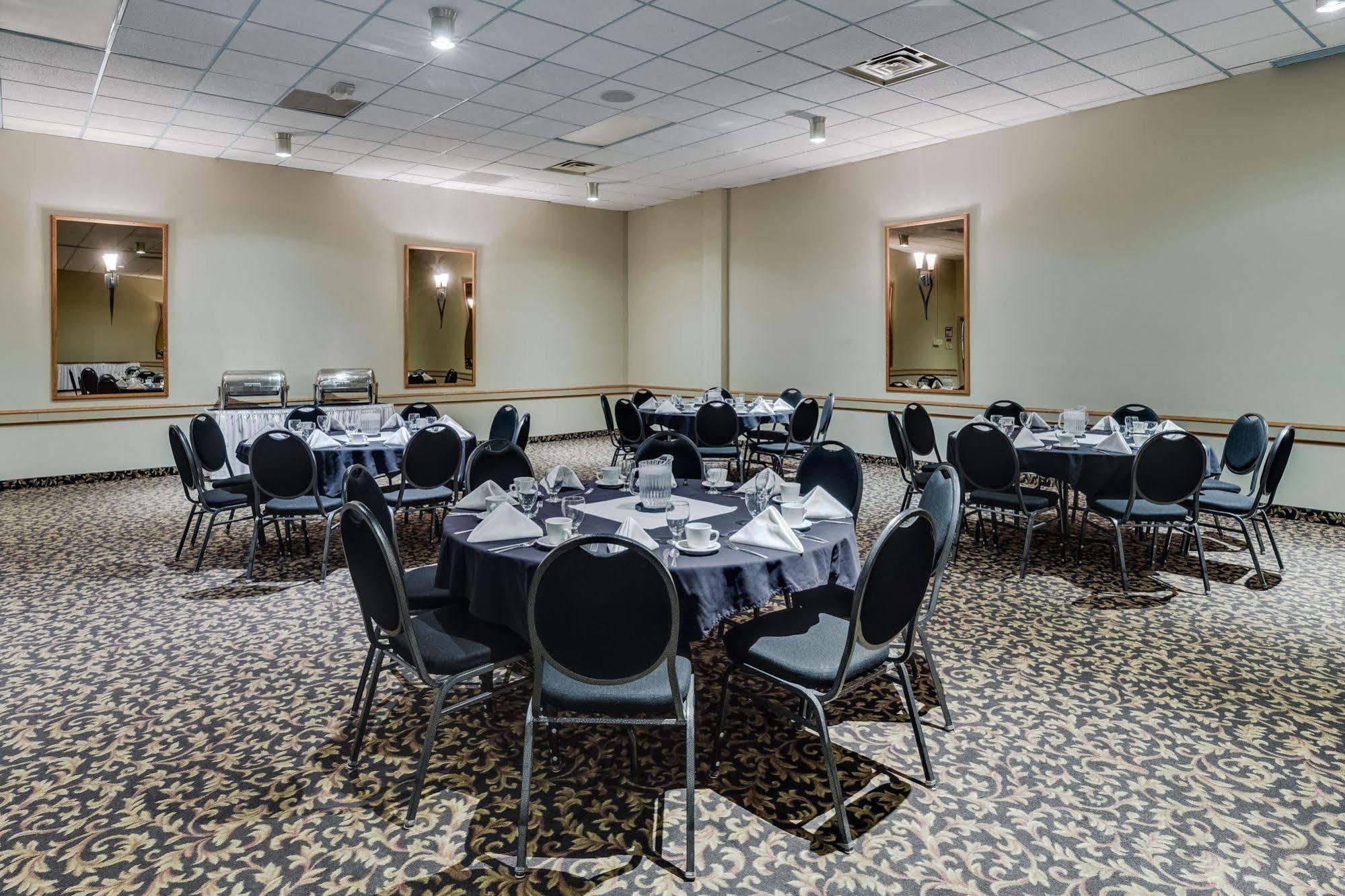 Hotel Heritage & Convention Centre - Moose Jaw