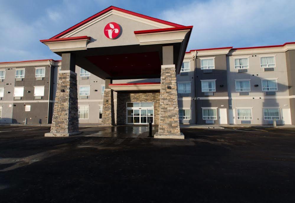 Ramada By Wyndham Moose Jaw